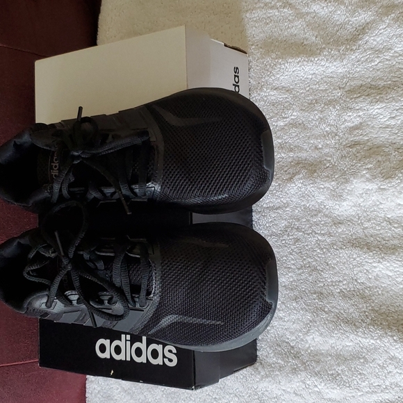 Sneakers - Picture 2 of 8